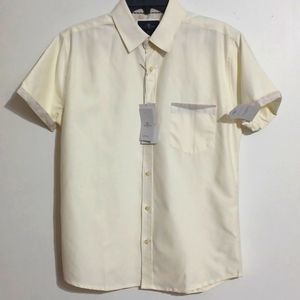 NWT - Small mens short sleeve dress shirt, front pocket. Casual Business Summer